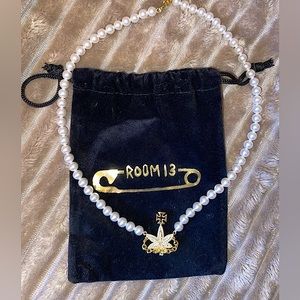 Tana Mongeau x Room13 LA Vivian Westwood inspired Necklace Pearl Choker